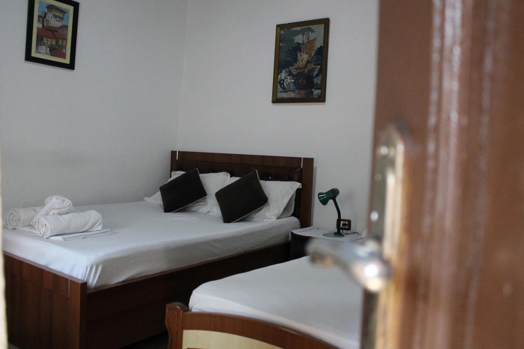 Tomor Shehu Guest House Berat Exterior photo