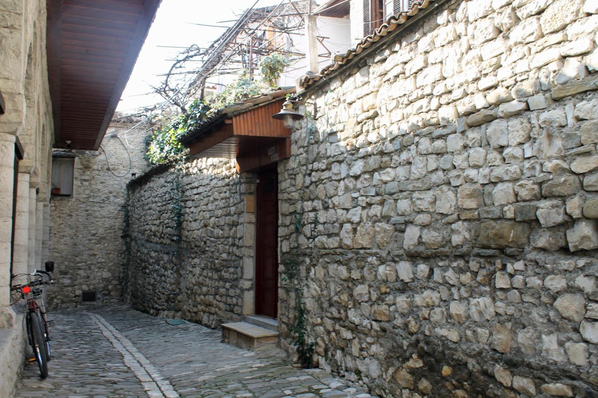 Tomor Shehu Guest House Berat Exterior photo