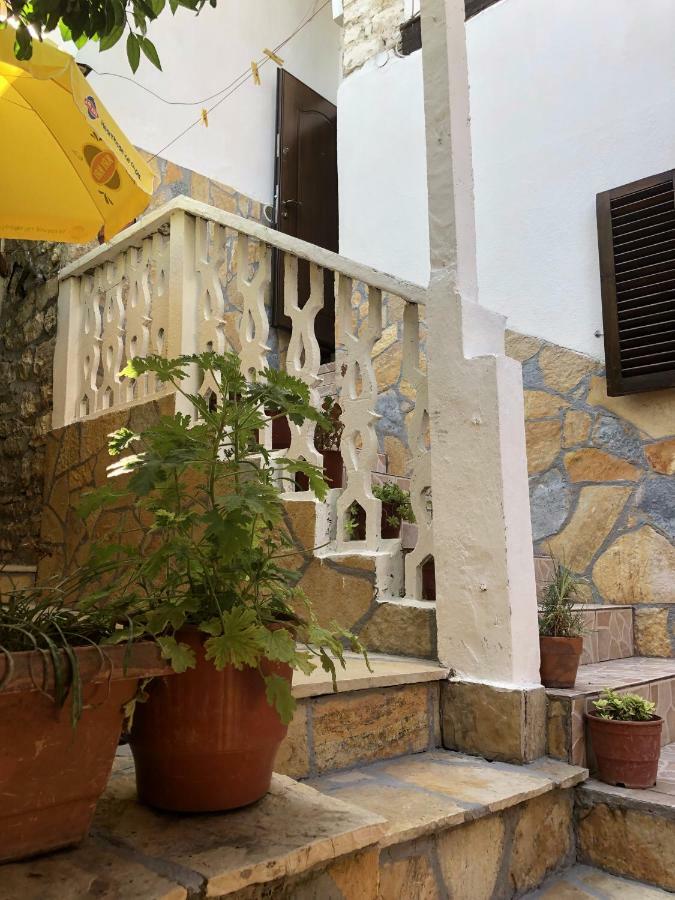 Tomor Shehu Guest House Berat Exterior photo